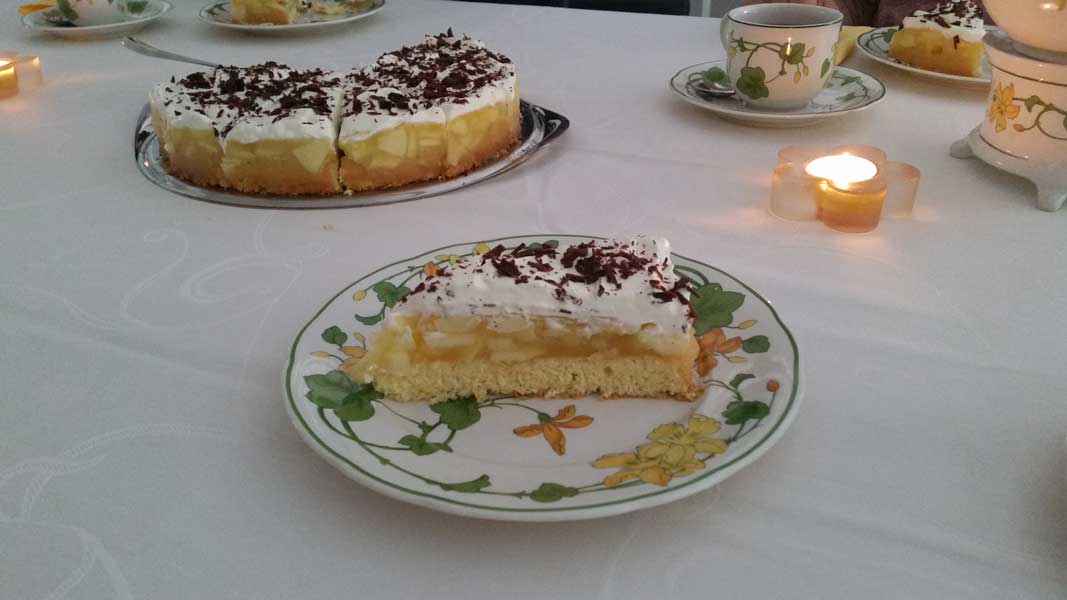 News: Apfeltorte mit Quark-Sahne-Haube - Jutta&amp;#39;s Kuchenparadies ...