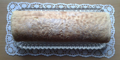  Bisquitrolle mit Himbeeren